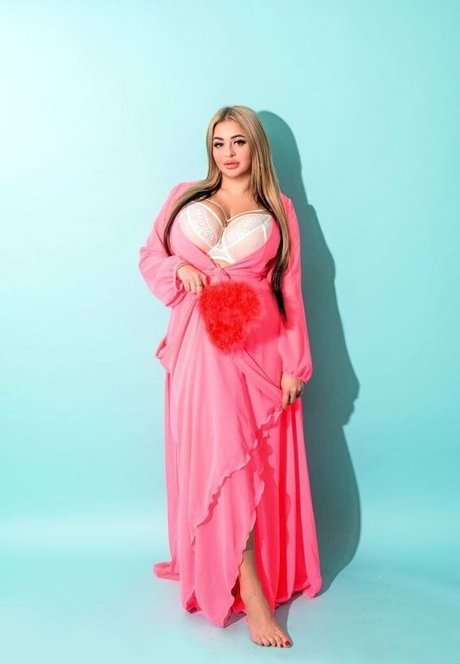 marinajuicyblonde hot pornstar picture