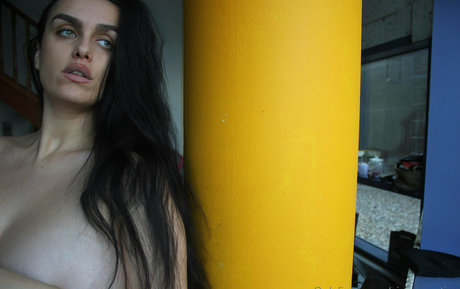 Vixenscastiza nude model image