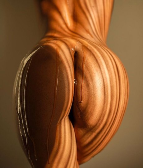 Aurelie Lily PoesieNue xxx model pictures