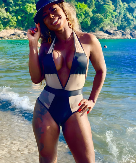 Adelia Soares hd model images