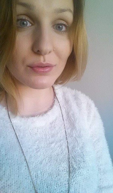 JennyHotWife model naked photo