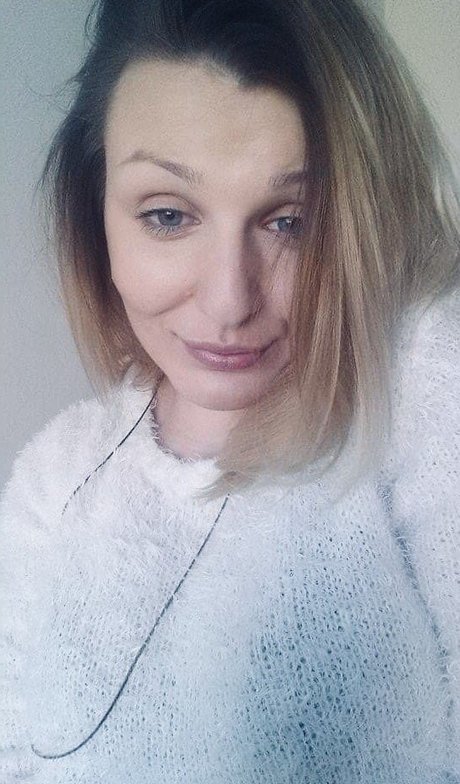 JennyHotWife model naked galleries