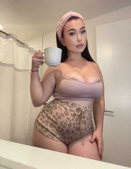 porcelainpeachx star xxx pics