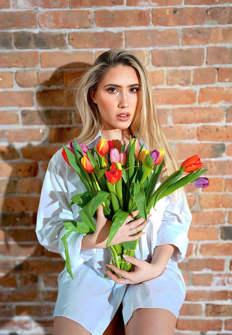 miameetsworld sex model img