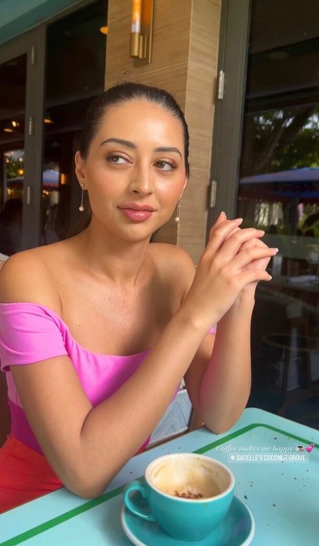 Serena Milan sex actress archive