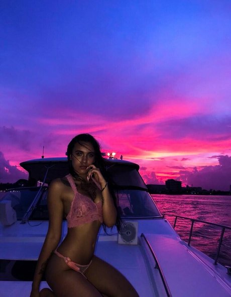 Laura Zarate erotic model galleries