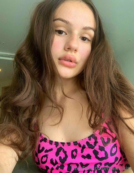 mashakiss model hd pic