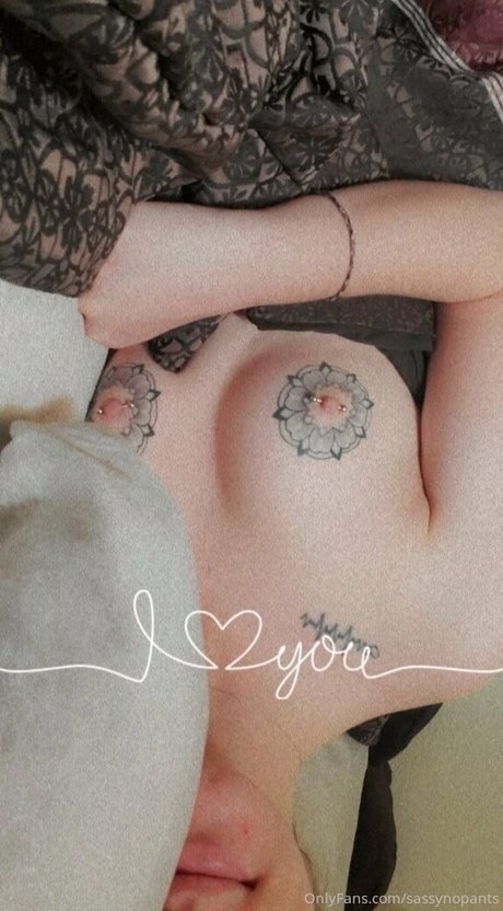 sassynopants hot actress pictures