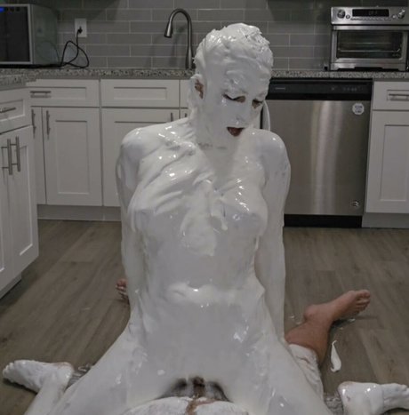 BehindTheApron star xxx pictures