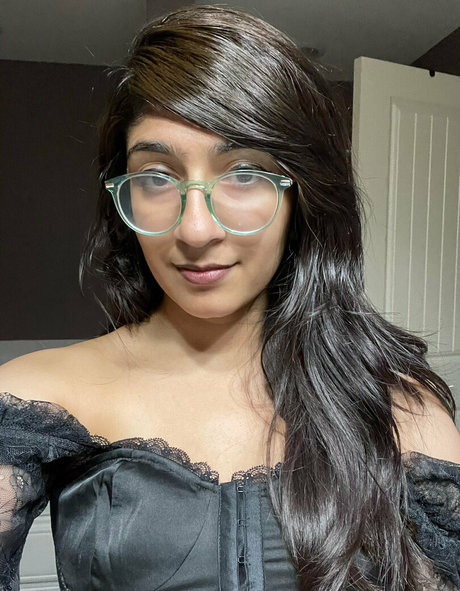 Currymyfavor erotic model image