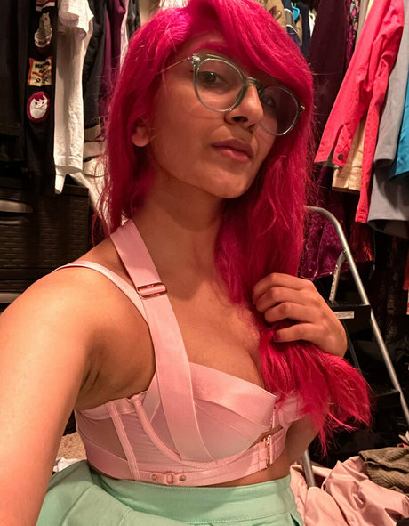 Currymyfavor hot actress photos