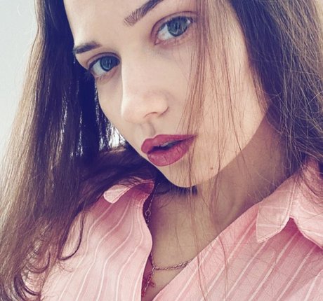 Jeki Carrey sexy actress images