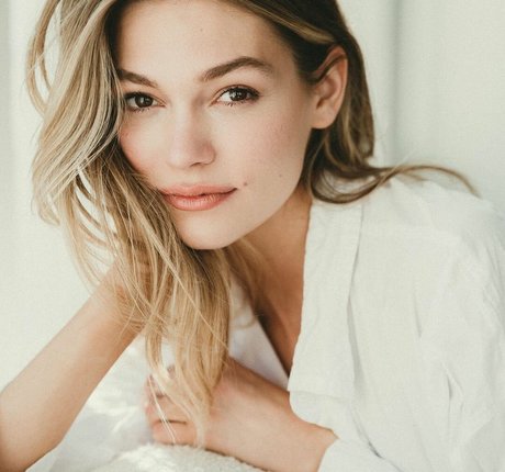 Julia Miller perfect actress image