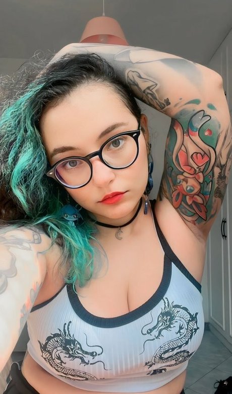 Belkitsune naked model pics