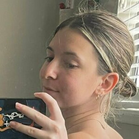 Lindsay Ruggiero pretty actress pics