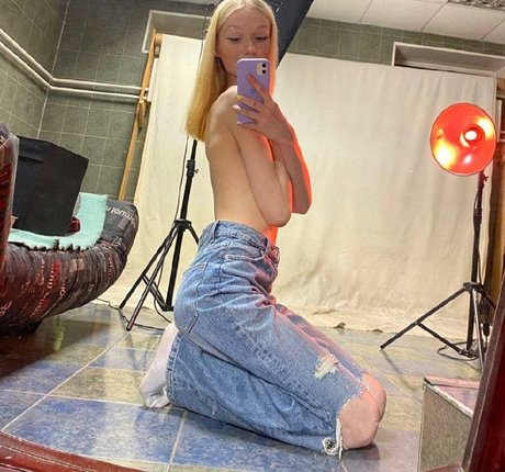 Krstn tm Diaqua top model pic