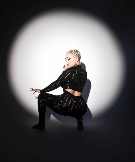 therealroyalskye pornstar art img