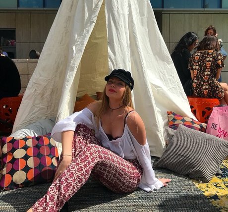 Emilia McCarthy perfect star photos