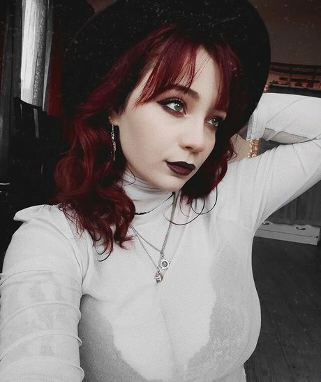 Necronya naked model image