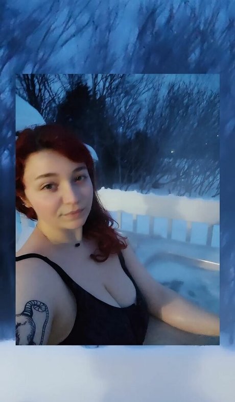 Necronya pretty model pic