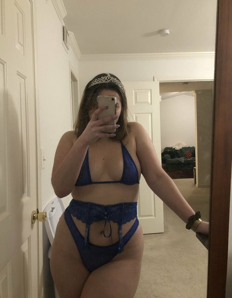 Girth Brooks model beautiful galleries