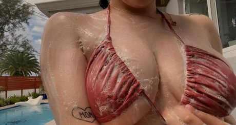 Nikki Natural nudes model photo