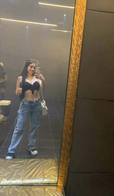 iamcamillalopez nude pornstar pic