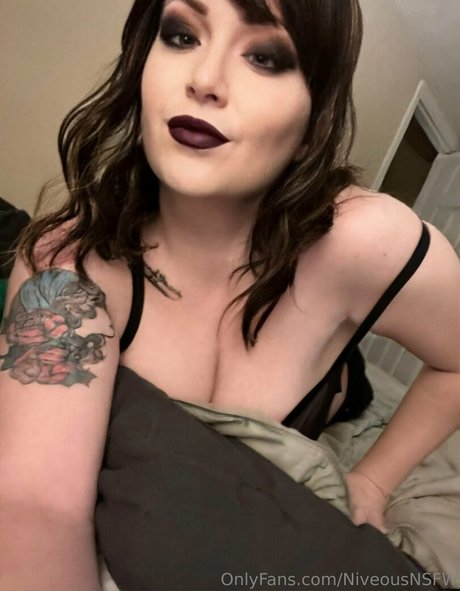 niveousnsfw star naked img