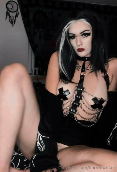 horror wh4re sexy model pic