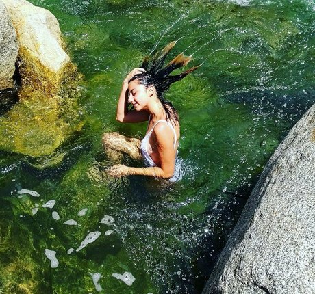 Manuela Velez model nude image