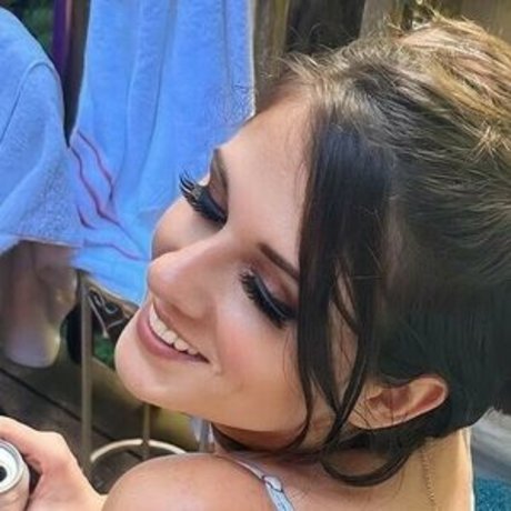 travelingsiren adult star pics