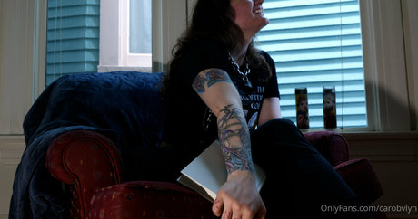 carobvlyn exclusive actress picture