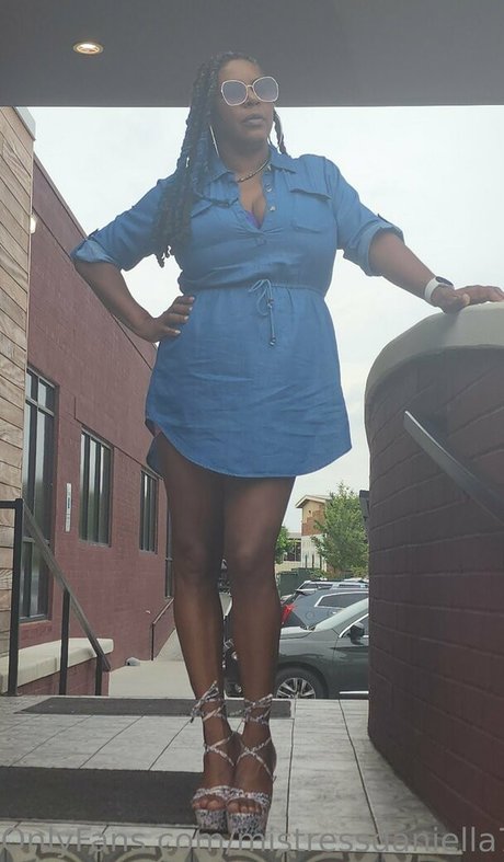 mistressdaniella77 model adult picture