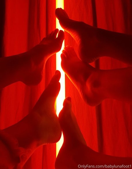 babylunafoot1 perfect star photo