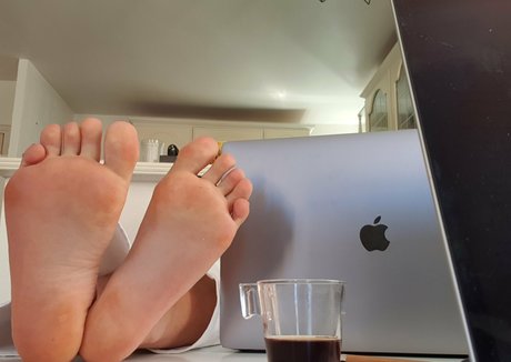 babylunafoot1 model nudes archive