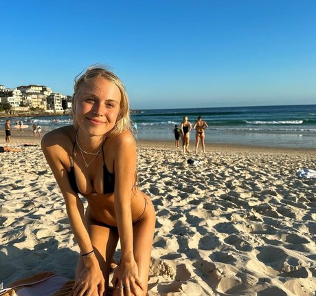 Sarah Lloyd xxx star img