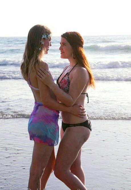 temperedteria naked actress photo