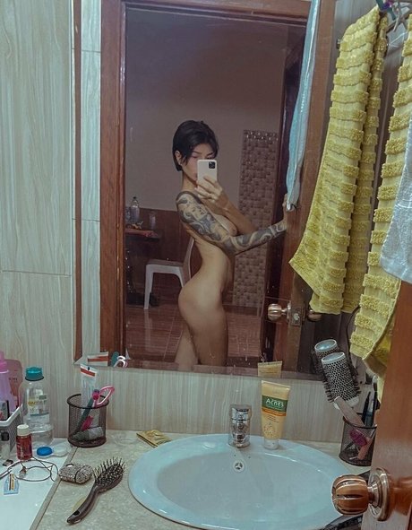 Candice Swanson nude model img