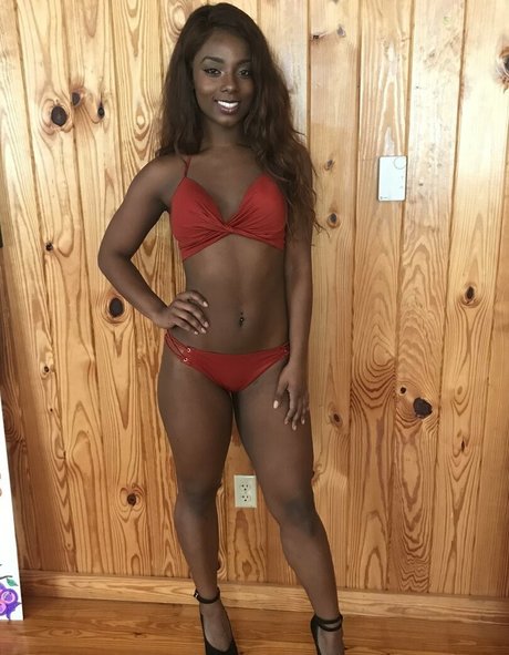 goddessdevyn model beautiful pic