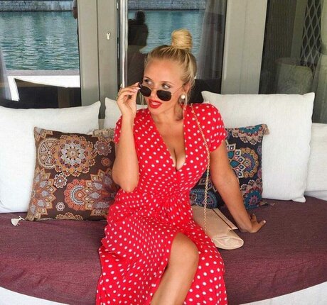 Veronika Dash pretty model pic