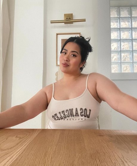 BellaBun Bo Bae erotic actress image