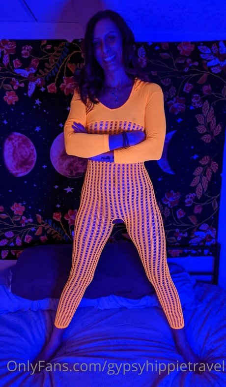 gypsyhippietravel sex model img