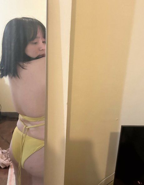 Nyarmiii nude pornstar pic