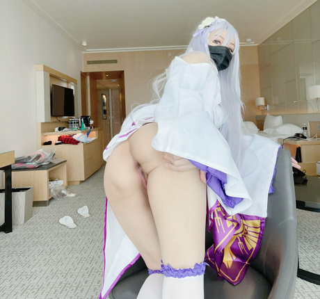 Hinatasama model art photo