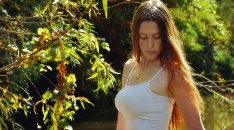 Neta Shaked model exclusive pic