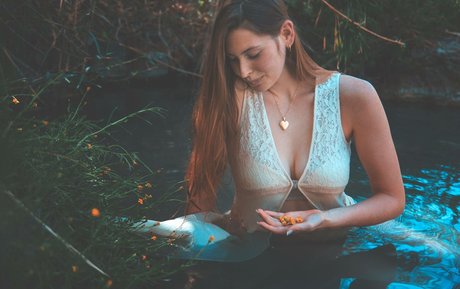 Neta Shaked adult model picture