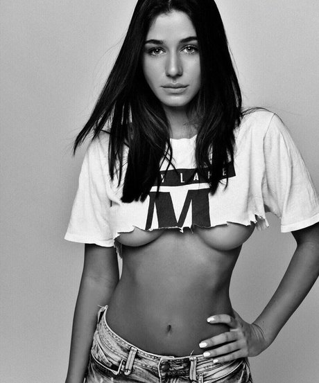 Reut Ron model gallery