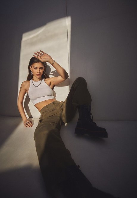 Milana Vino art star photo