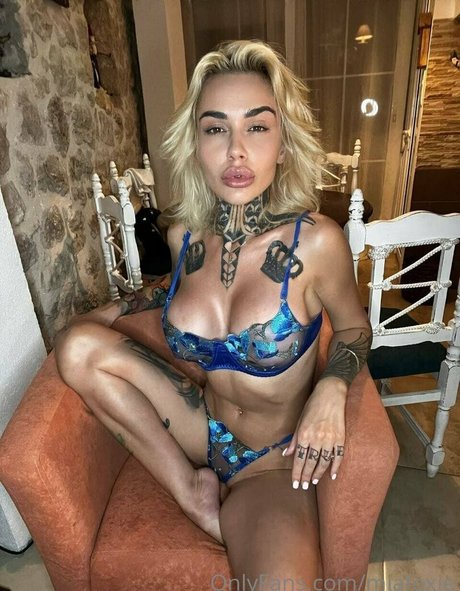 mia foxybae naked pornstar image