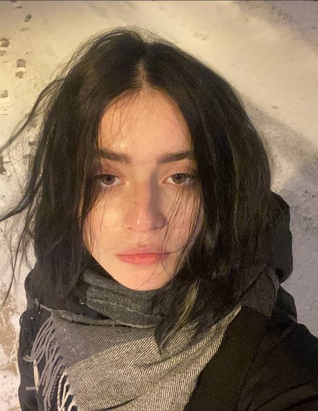 Guzelija naked star gallery